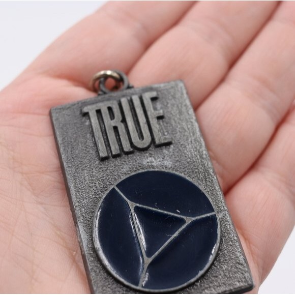 True Vintage Cigarette Charm | Tobacco Advertising Memorabilia Keychain Pendant - Picture 4 of 5